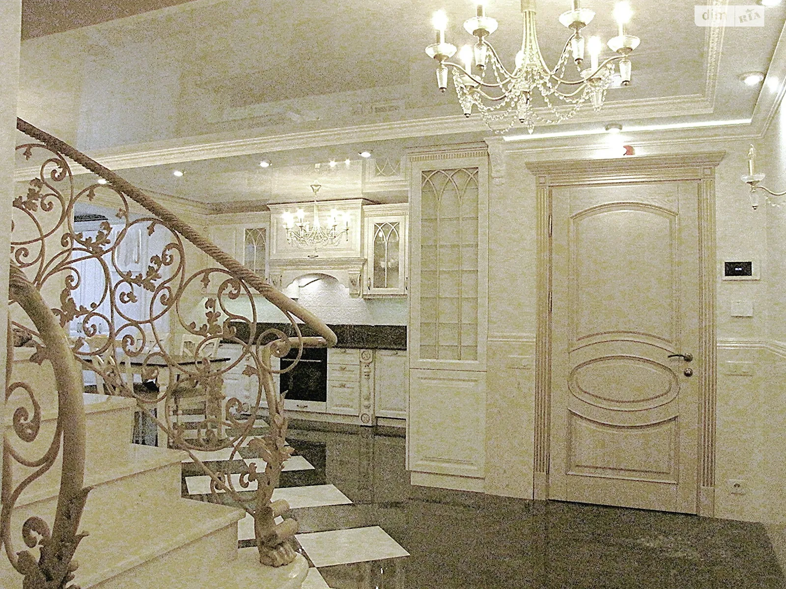 Продается 5-комнатная квартира 165.9 кв. м в Софиевской Борщаговке, ул. Боголюбова, 16 - фото 1