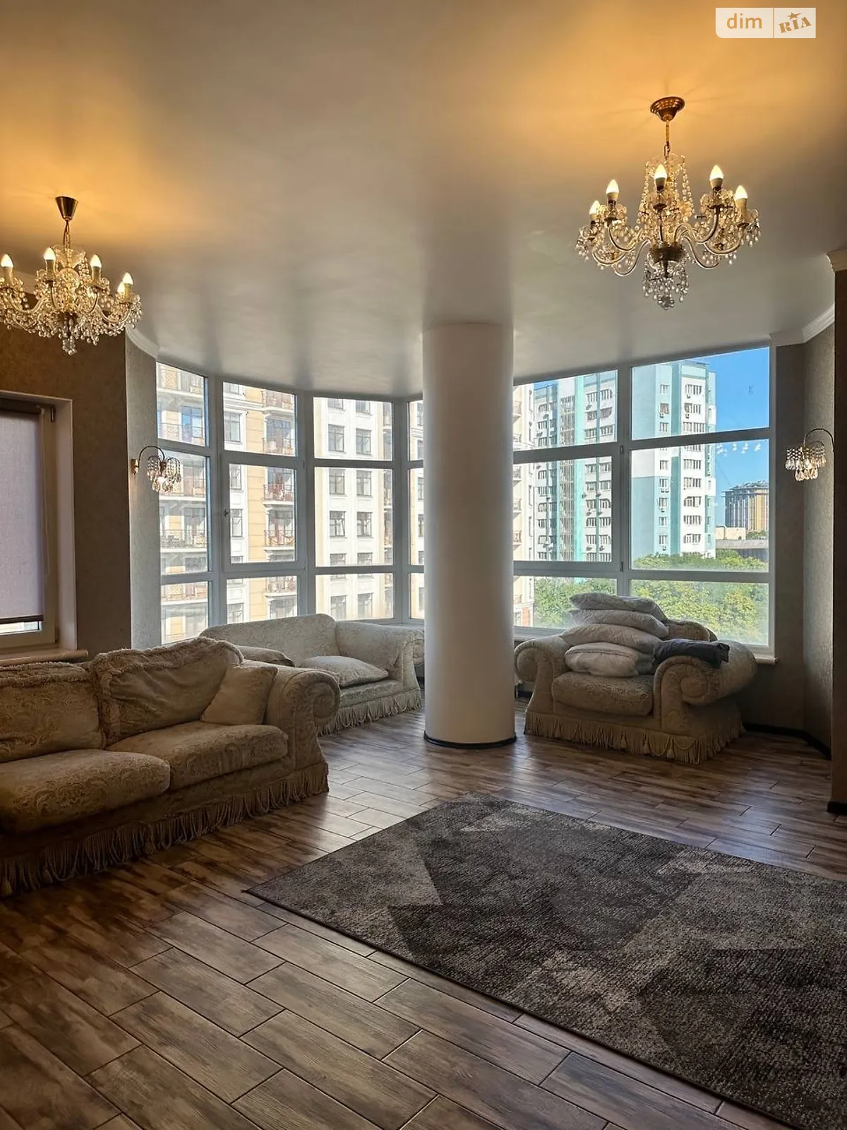 Сдается в аренду 1-комнатная квартира 73.8 кв. м в Одессе, бул. Французский, 9 - фото 1