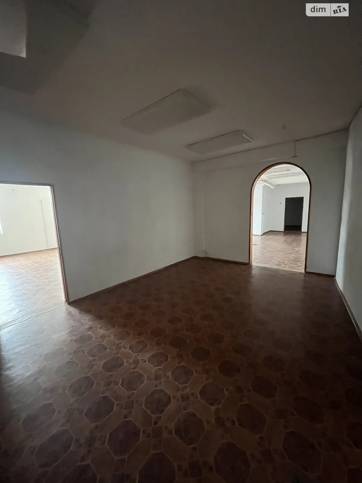 Сдается в аренду офис 186 кв. м в бизнес-центре, цена: 9300 грн - фото 1