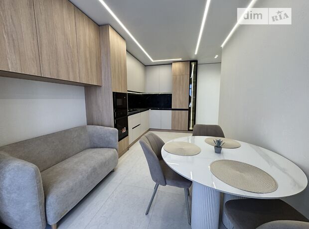 Івано-Франківськ, Центр, вул. Височана Семена, 18