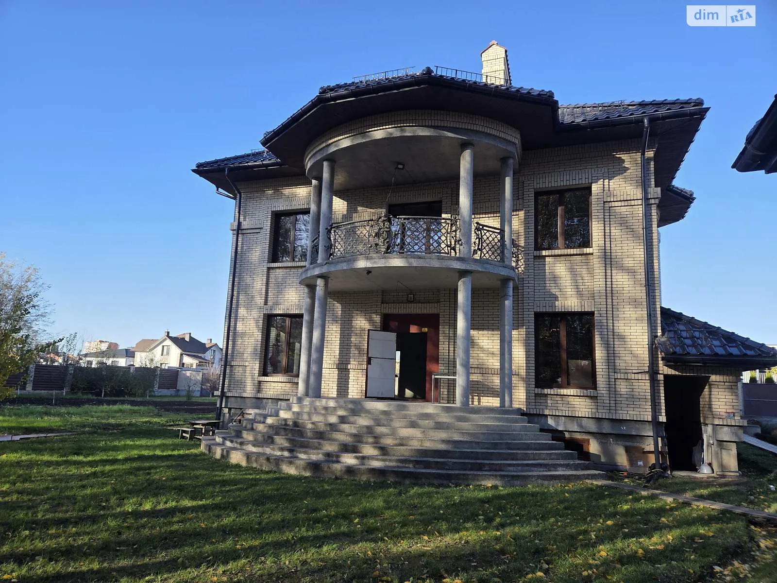 Продается дом на 2 этажа 375 кв. м с гаражом, цена: 470000 $ - фото 1