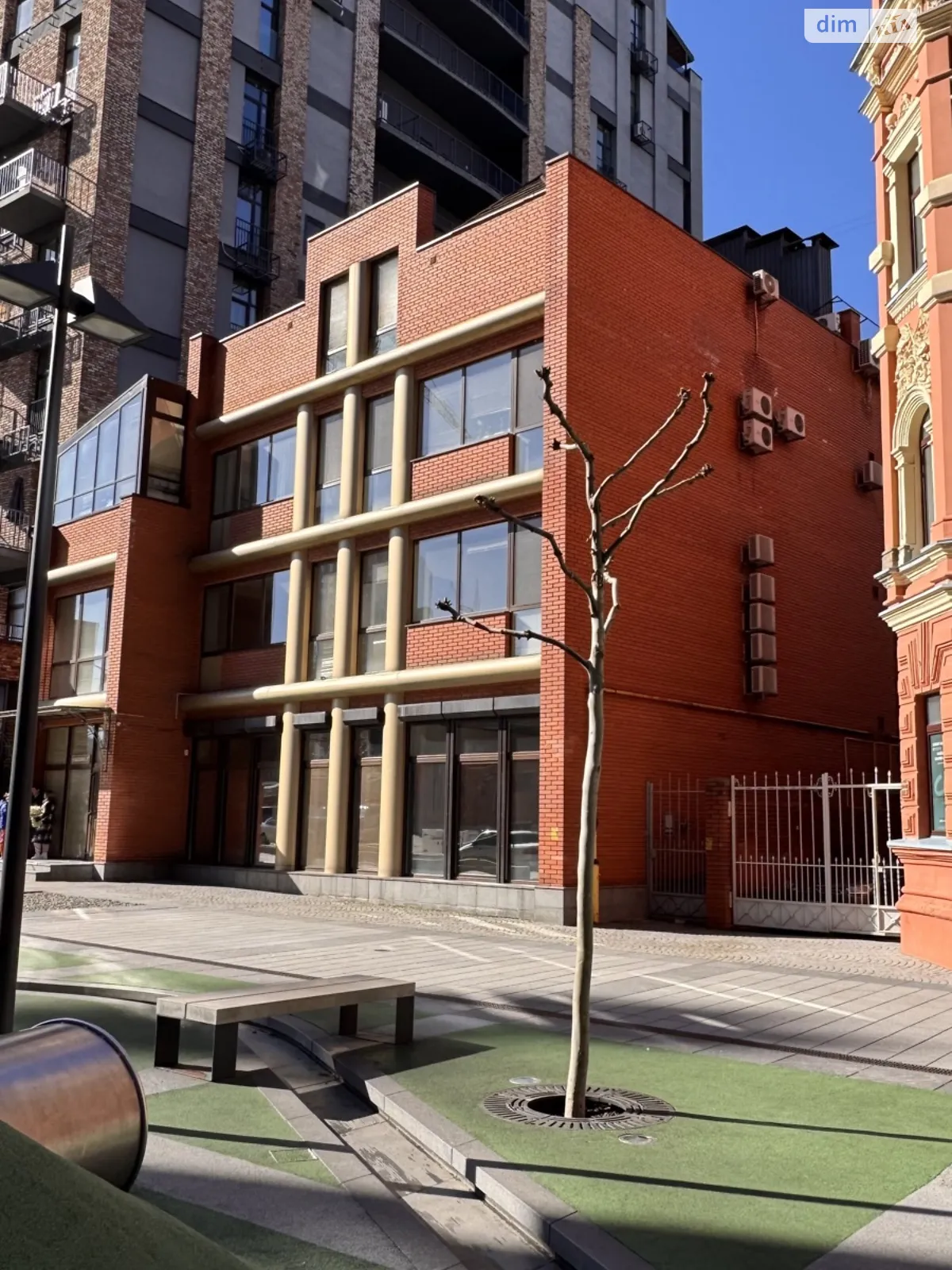 Сдается в аренду офис 71 кв. м в бизнес-центре, цена: 710 $ - фото 1