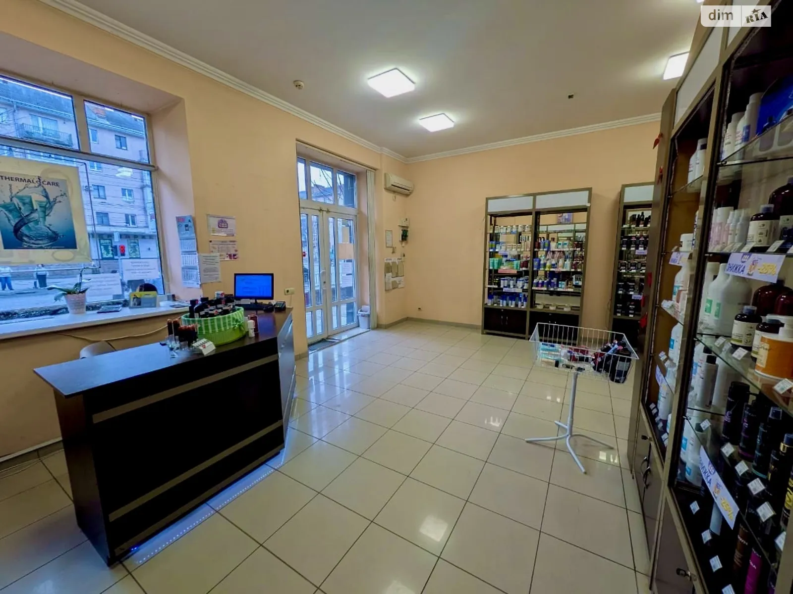 Сдается в аренду помещения свободного назначения 50.2 кв. м в 5-этажном здании, цена: 703 € - фото 1