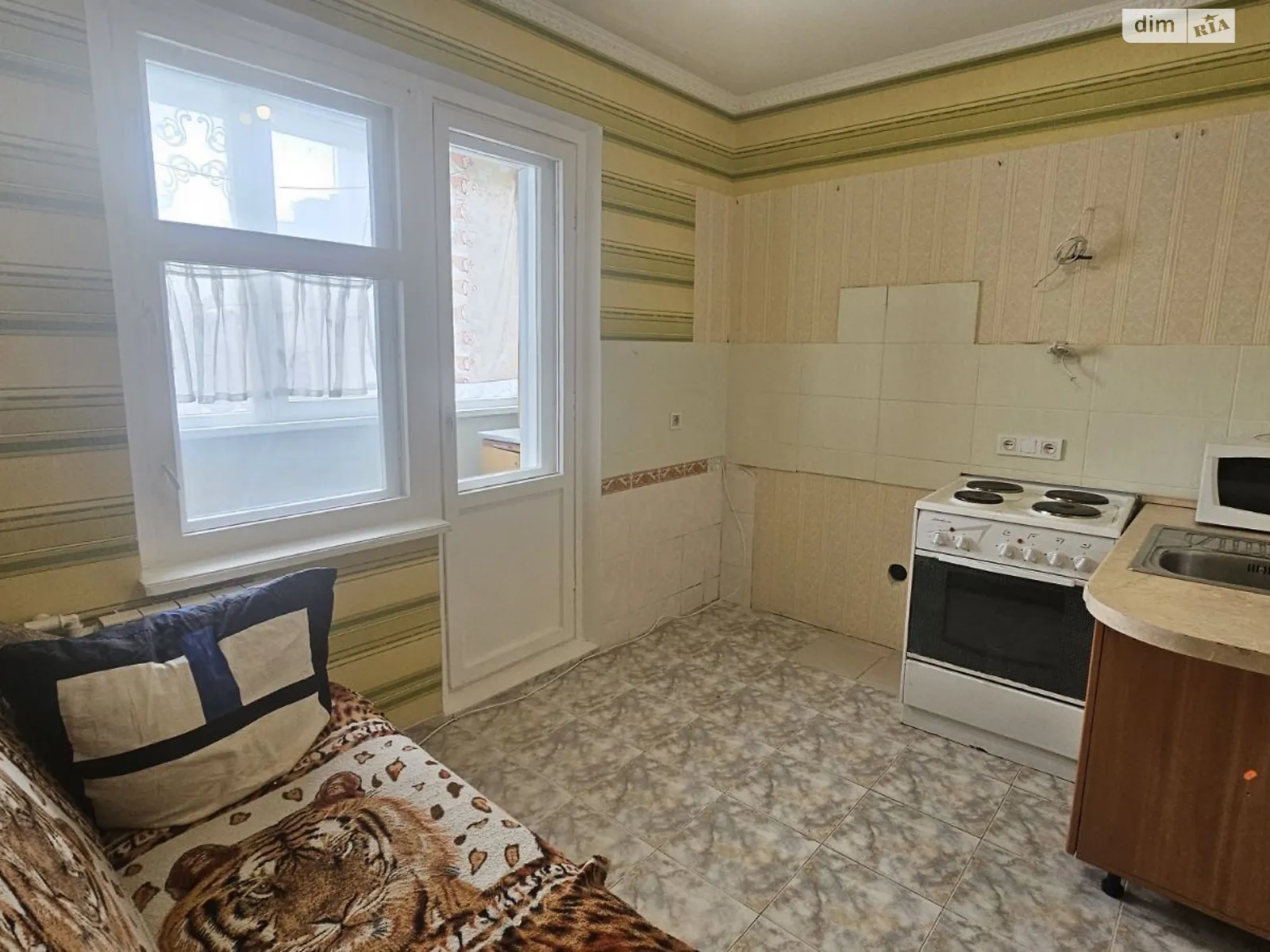 Продається 1-кімнатна квартира 41 кв. м у Києві, вул. Милославська, 17 - фото 1