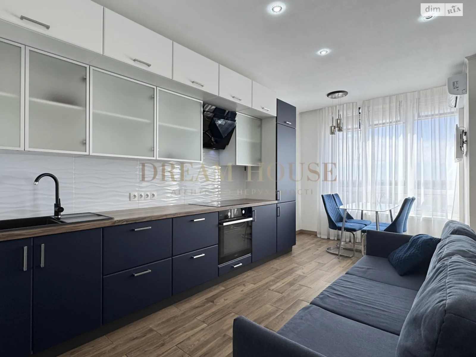 Продается 1-комнатная квартира 42.7 кв. м в Буче, бул. Леонида Бирюкова, 2А - фото 1