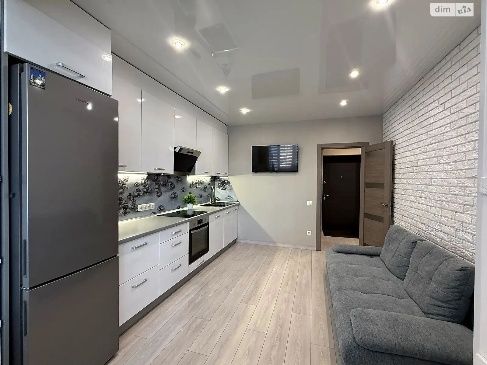 Продається 2-кімнатна квартира 70.3 кв. м у Дніпрі, вул. Набережна Перемоги - фото 1