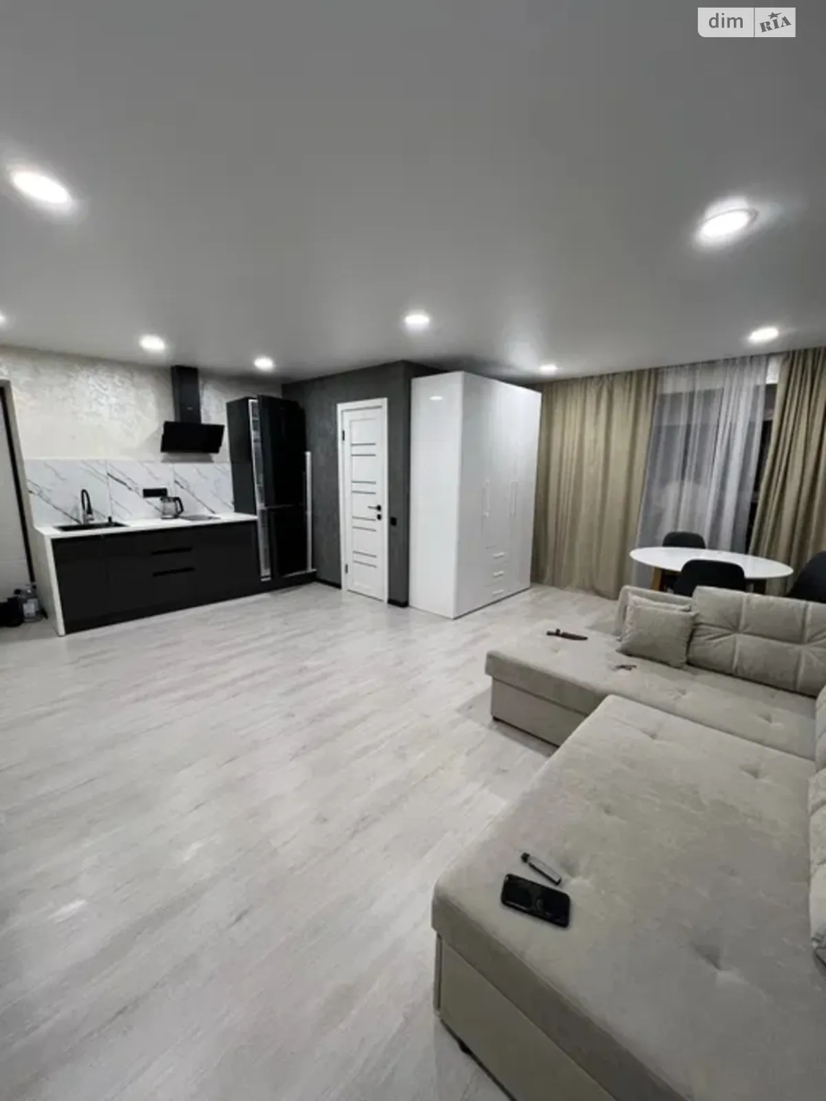 Продается 1-комнатная квартира 35 кв. м в Кривом Роге, ул. Украинская, 78 - фото 1