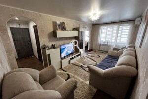 Продаж квартири, Дніпропетровська, Кривий Ріг, р‑н. Металургійний, Соборності (Косіора) вулиця, буд. 42