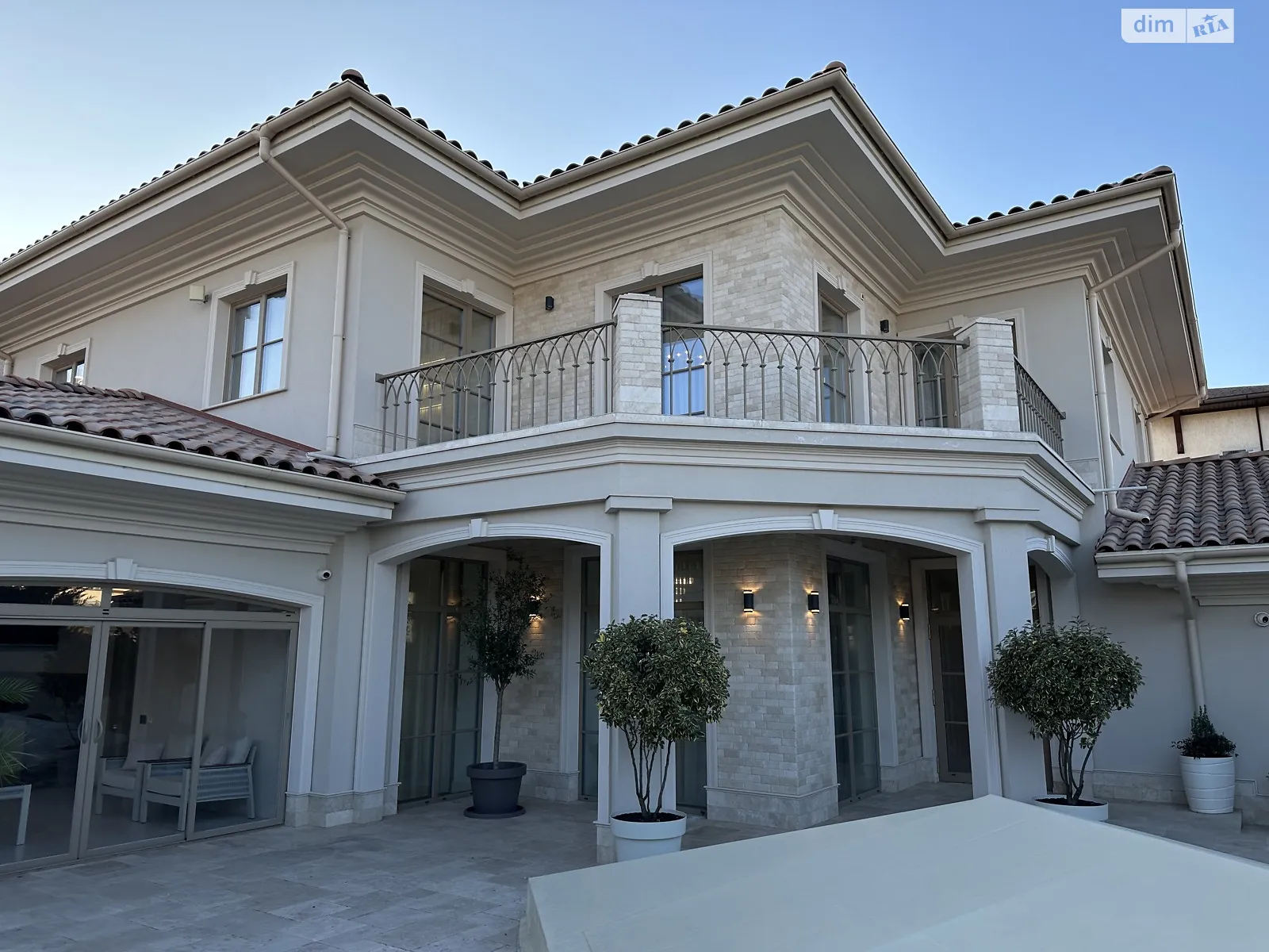 Продается дом на 2 этажа 330 кв. м с мансардой, цена: 1850000 $ - фото 1