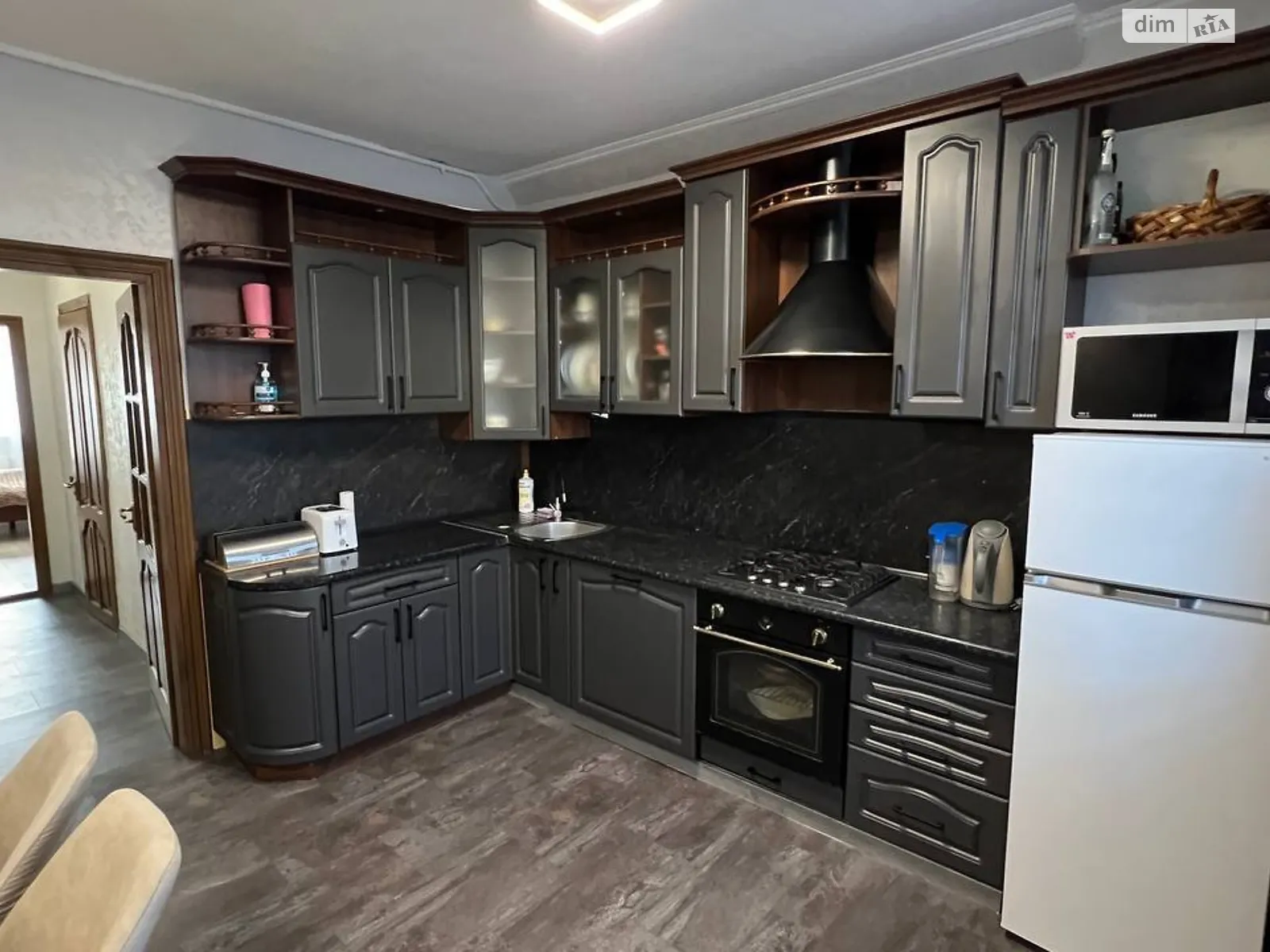 Продается 3-комнатная квартира 83.5 кв. м в Дрогобыче, ул. Шептицкого - фото 1