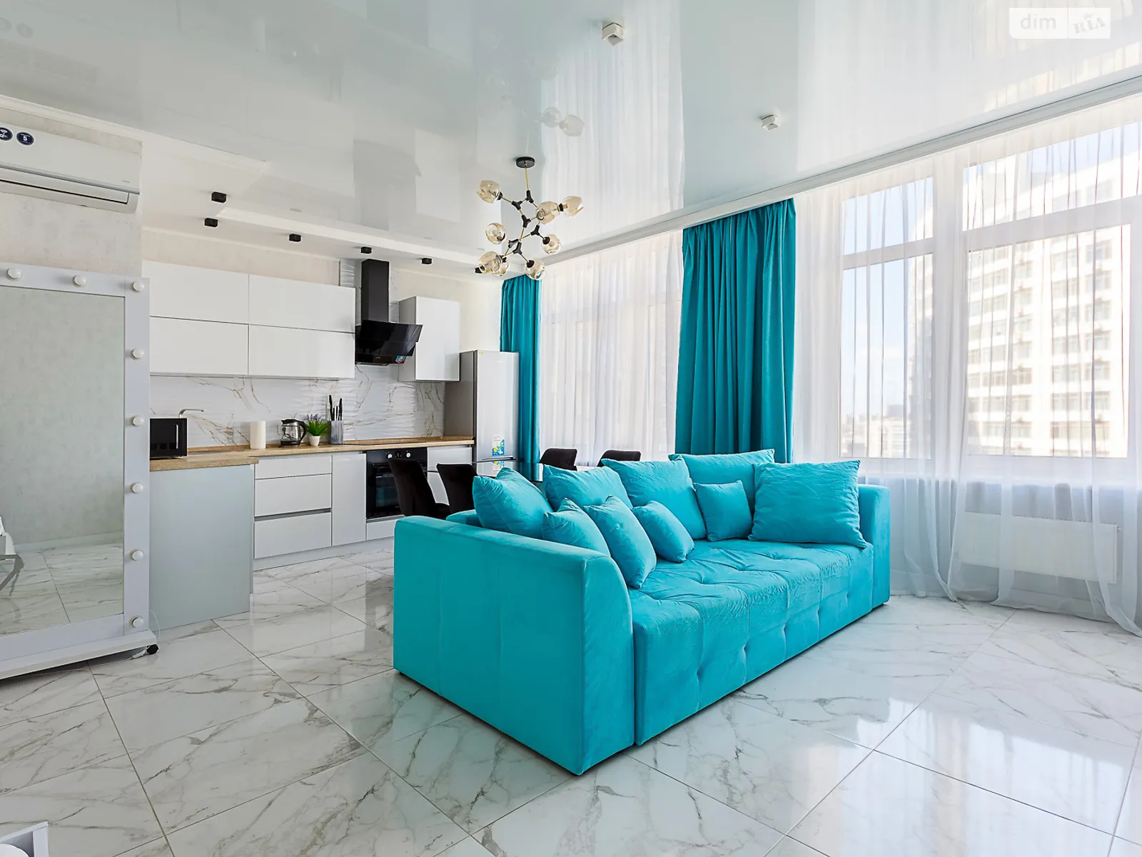 Продается 1-комнатная квартира 38.6 кв. м в Одессе, ул. Валерия Самофалова, 16А/5 - фото 1