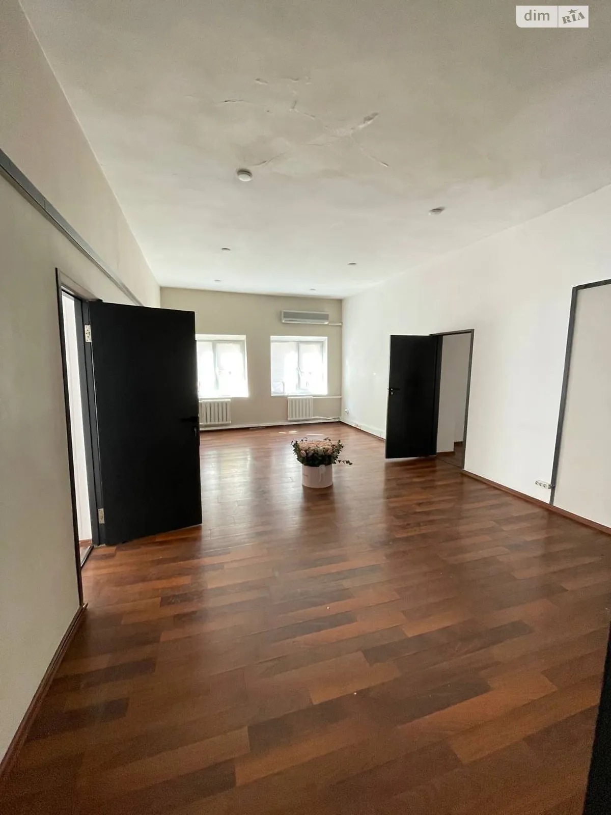 Сдается в аренду офис 135 кв. м в бизнес-центре, цена: 34000 грн - фото 1