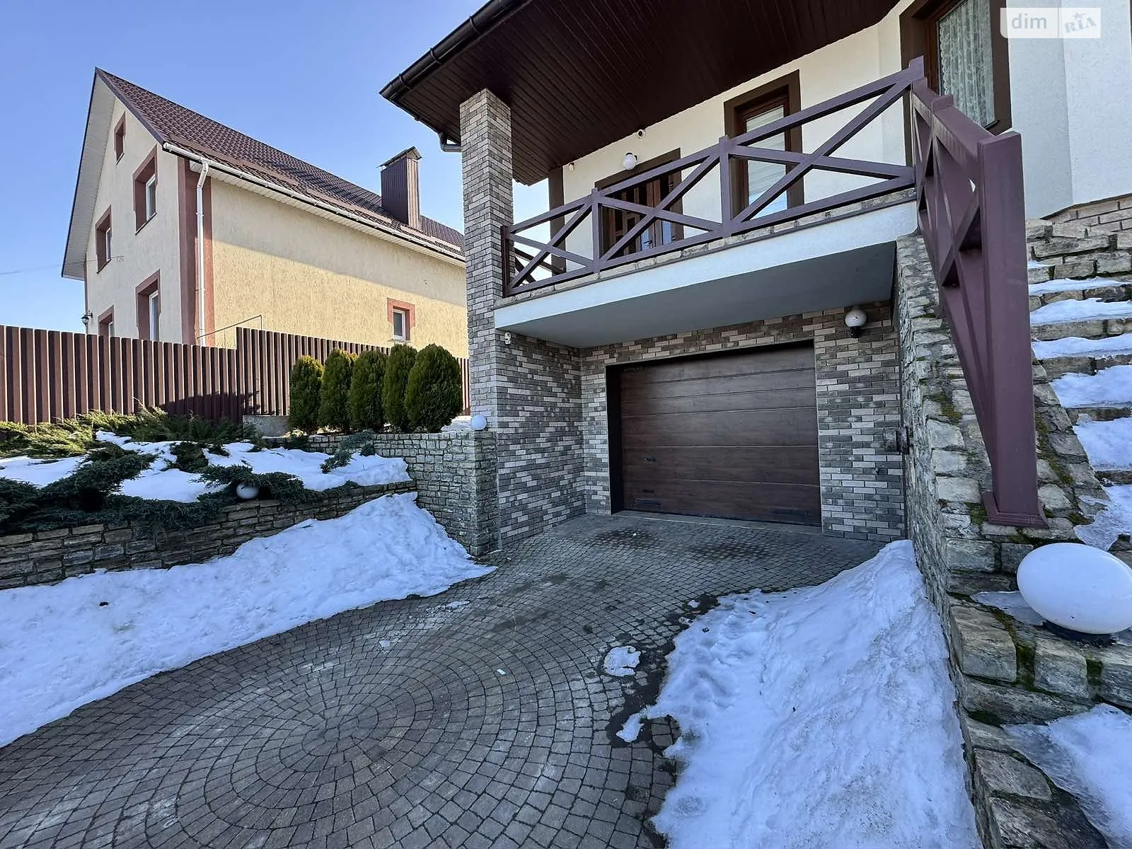 Сдается в аренду дом на 2 этажа 15 кв. м с верандой, цена: 1500 $ - фото 1