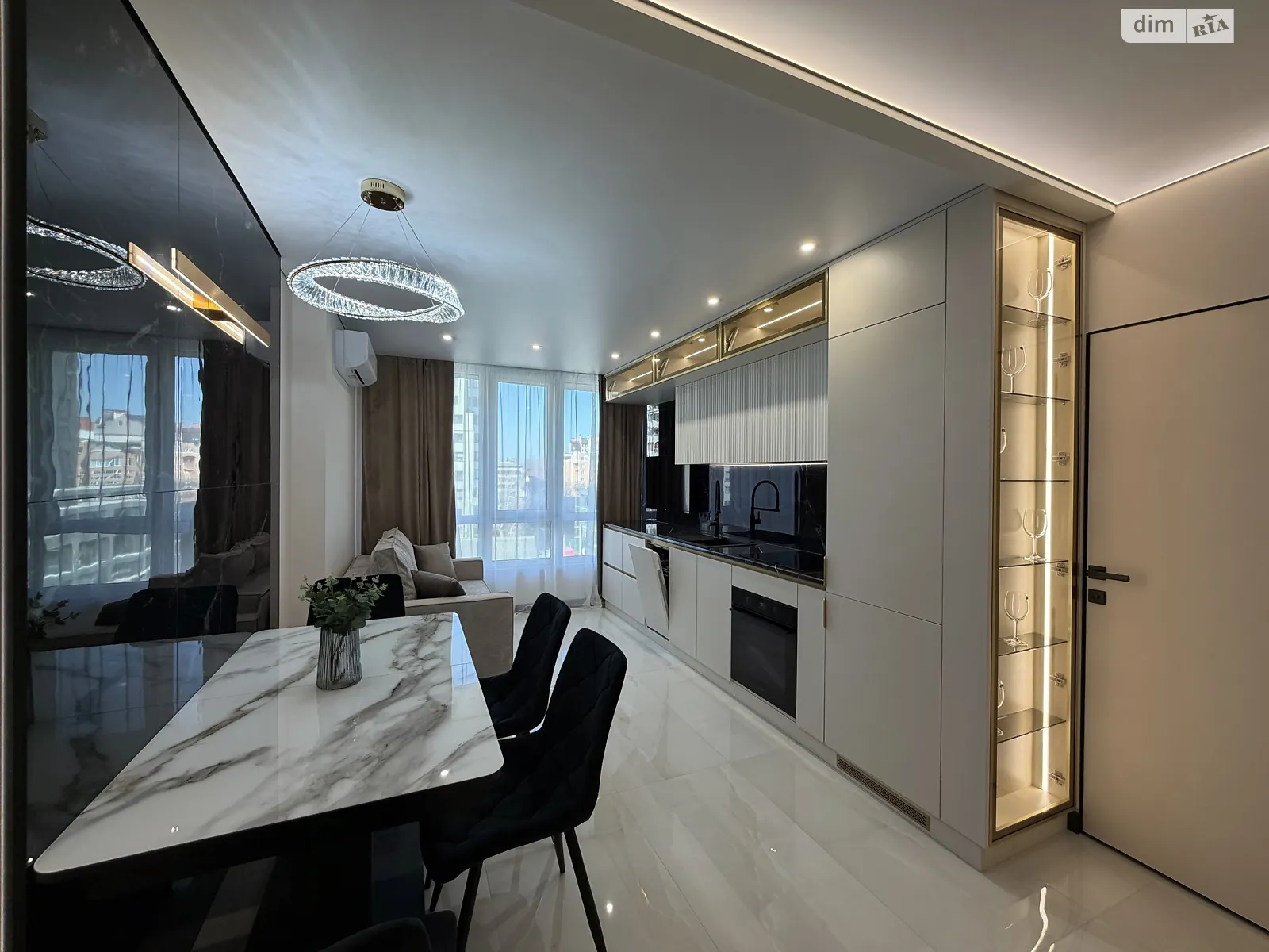 Продается 2-комнатная квартира 62 кв. м в Ивано-Франковске, ул. Бельведерська, 40Б - фото 1