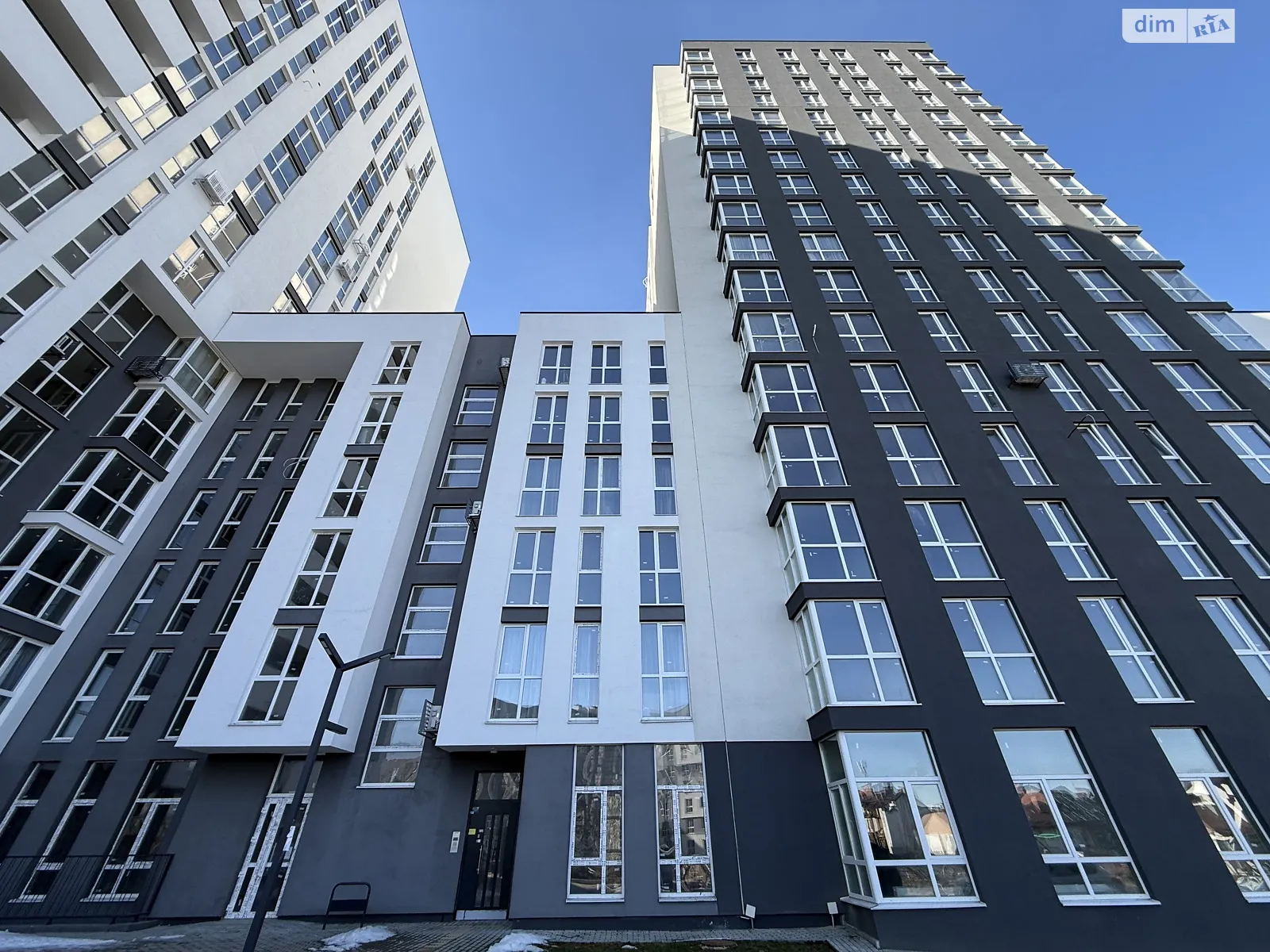 Продается 1-комнатная квартира 60 кв. м в Львове, ул. Владимира Великого - фото 1