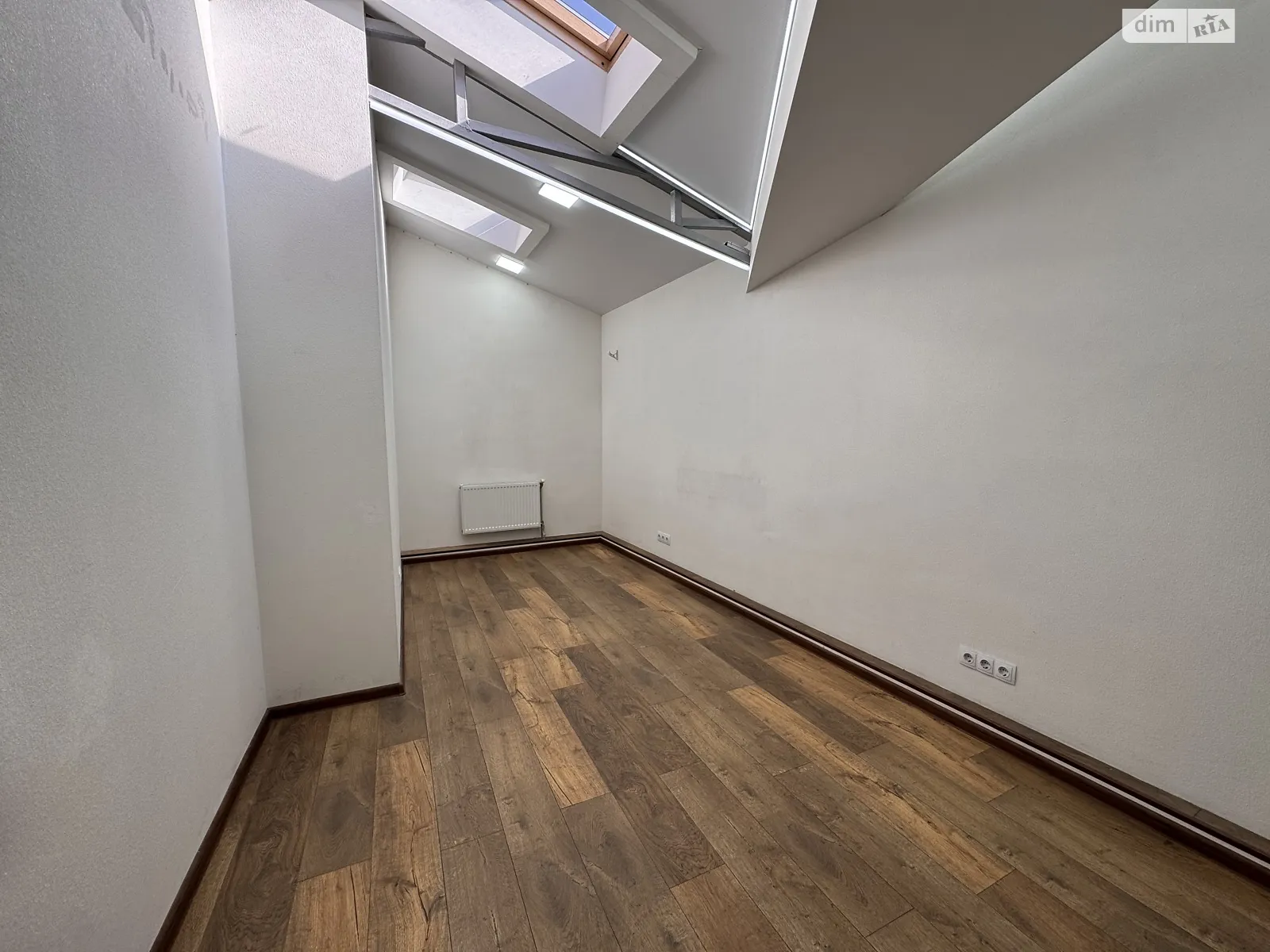 Сдается в аренду офис 19 кв. м в бизнес-центре, цена: 5500 грн - фото 1