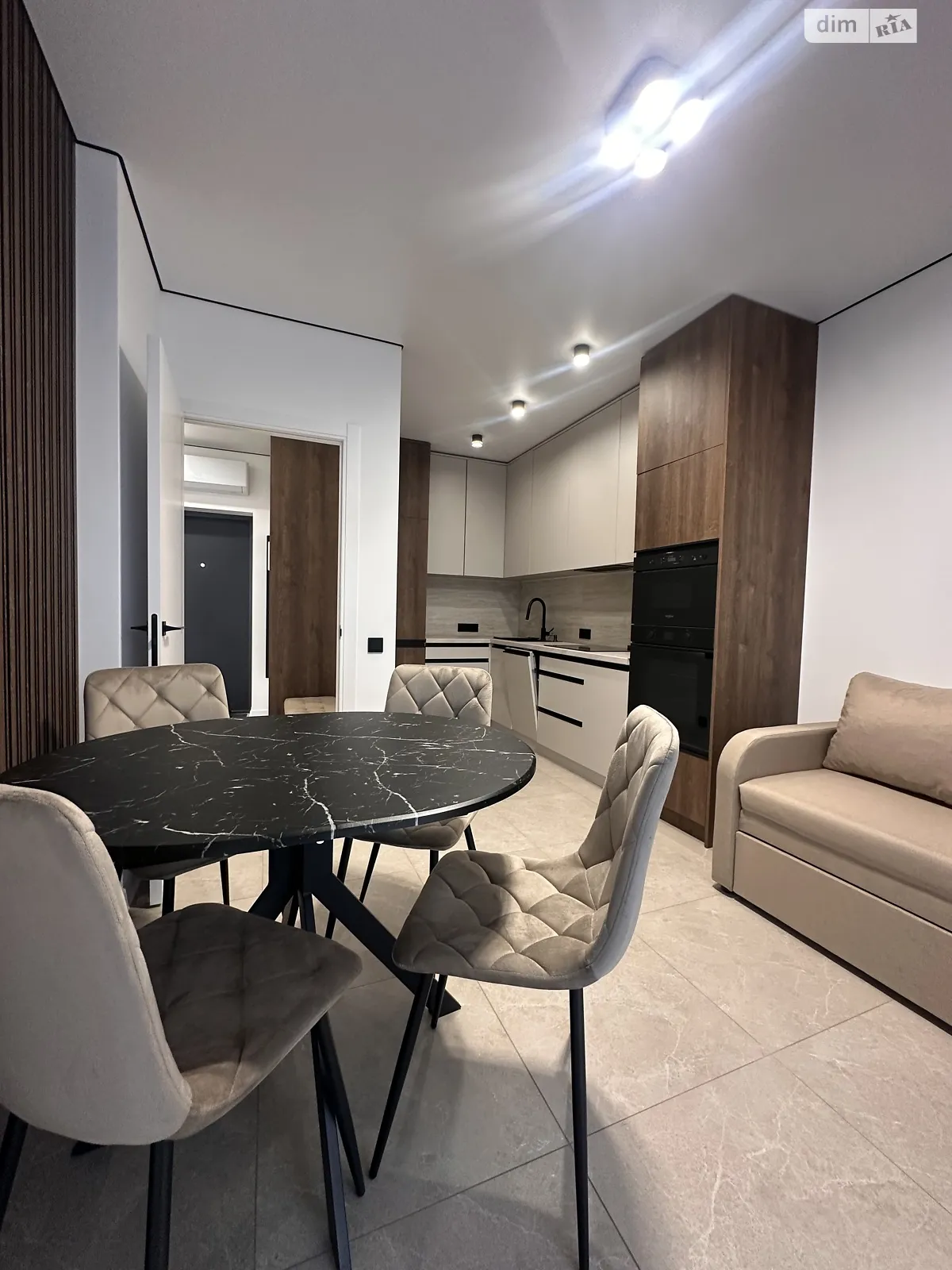 Продается 1-комнатная квартира 42 кв. м в Львове, ул. Линкольна Авраама, 4 - фото 1