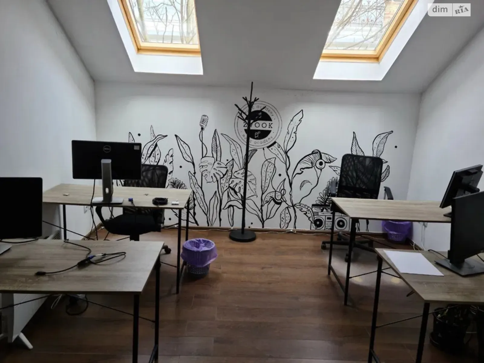 Сдается в аренду офис 98 кв. м в бизнес-центре, цена: 600 $ - фото 1