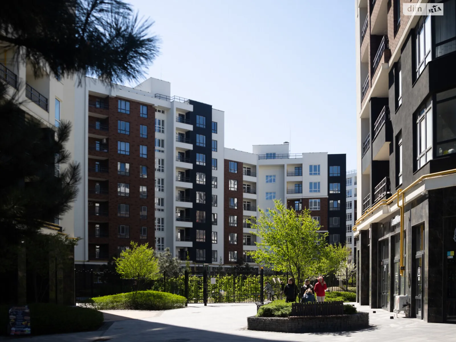 Продается 3-комнатная квартира 74 кв. м в Ирпене, ул. Ольги Кобылянской(Достоевского), 1В - фото 1