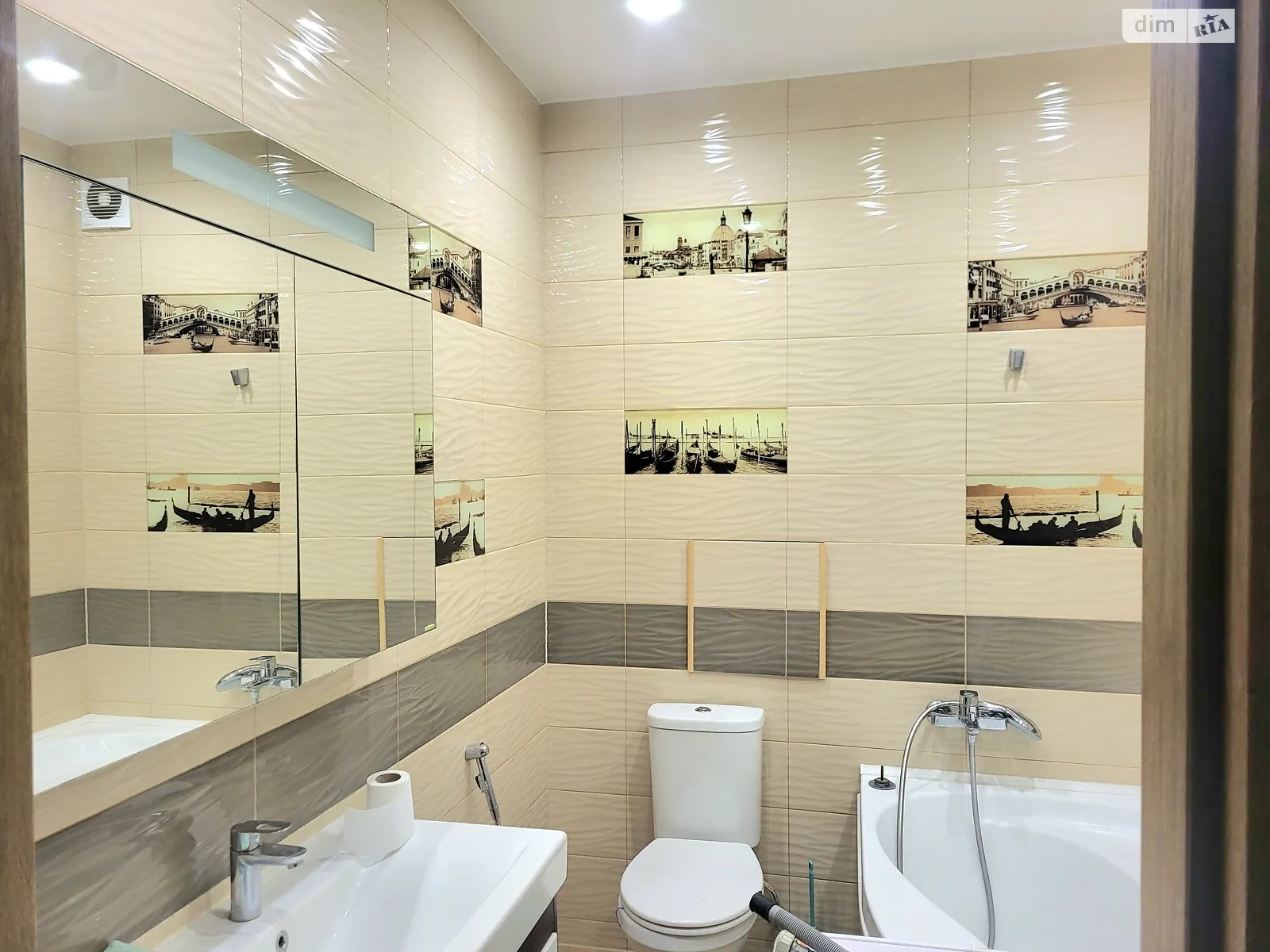 Продается 3-комнатная квартира 105.7 кв. м в Хмельницком, ул. Заречанская, 11К - фото 1