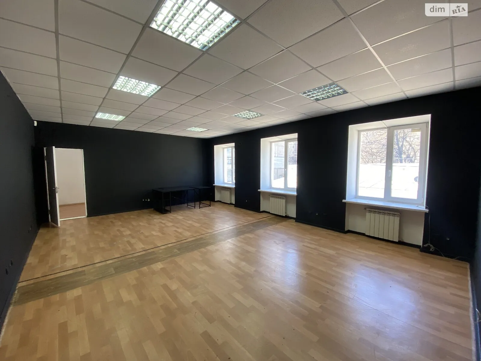 Сдается в аренду офис 55 кв. м в бизнес-центре, цена: 8250 грн - фото 1