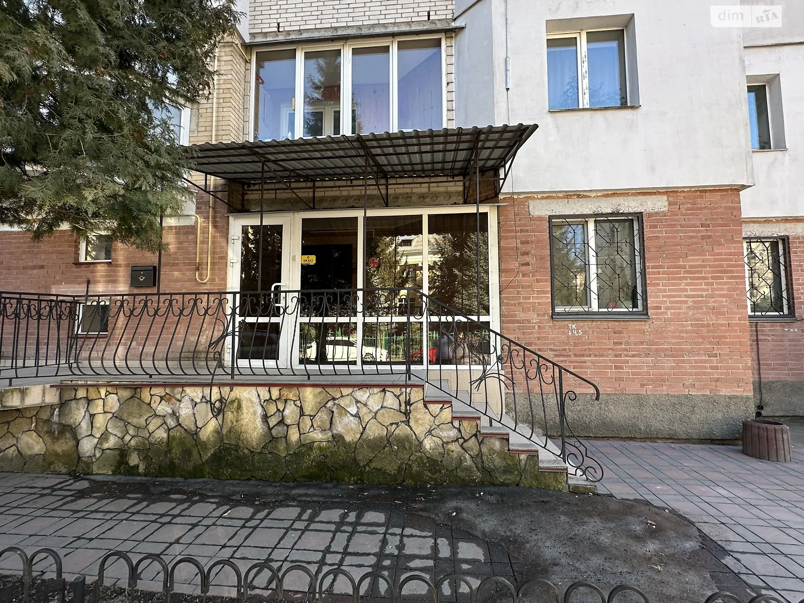 Продается офис 104 кв. м в бизнес-центре, цена: 220000 $ - фото 1