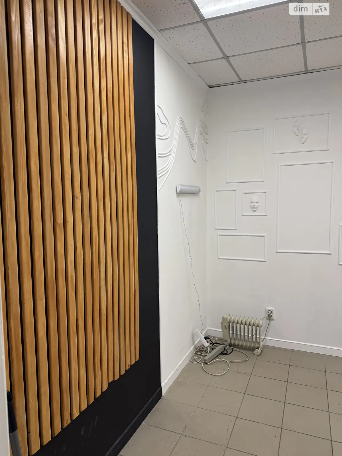 Сдается в аренду офис 12 кв. м в бизнес-центре, цена: 3500 грн - фото 1