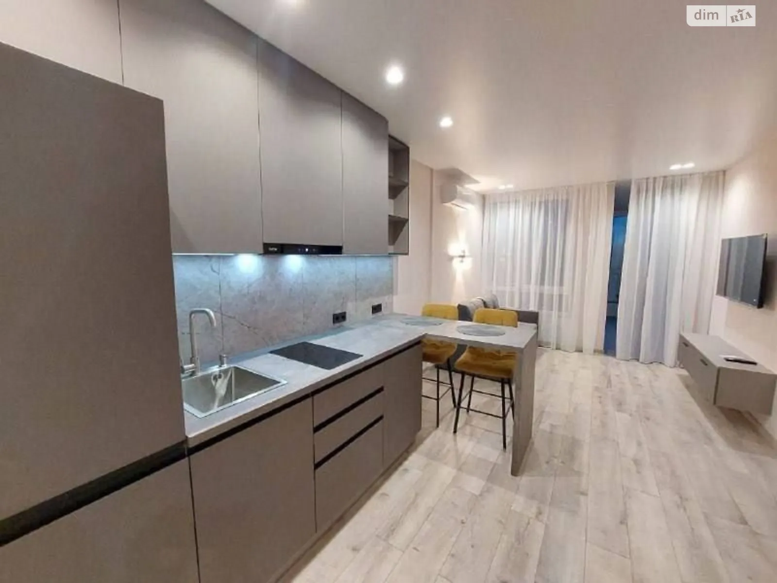 Сдается в аренду 1-комнатная квартира 42 кв. м в Днепре, ул. Космическая, 5 - фото 1