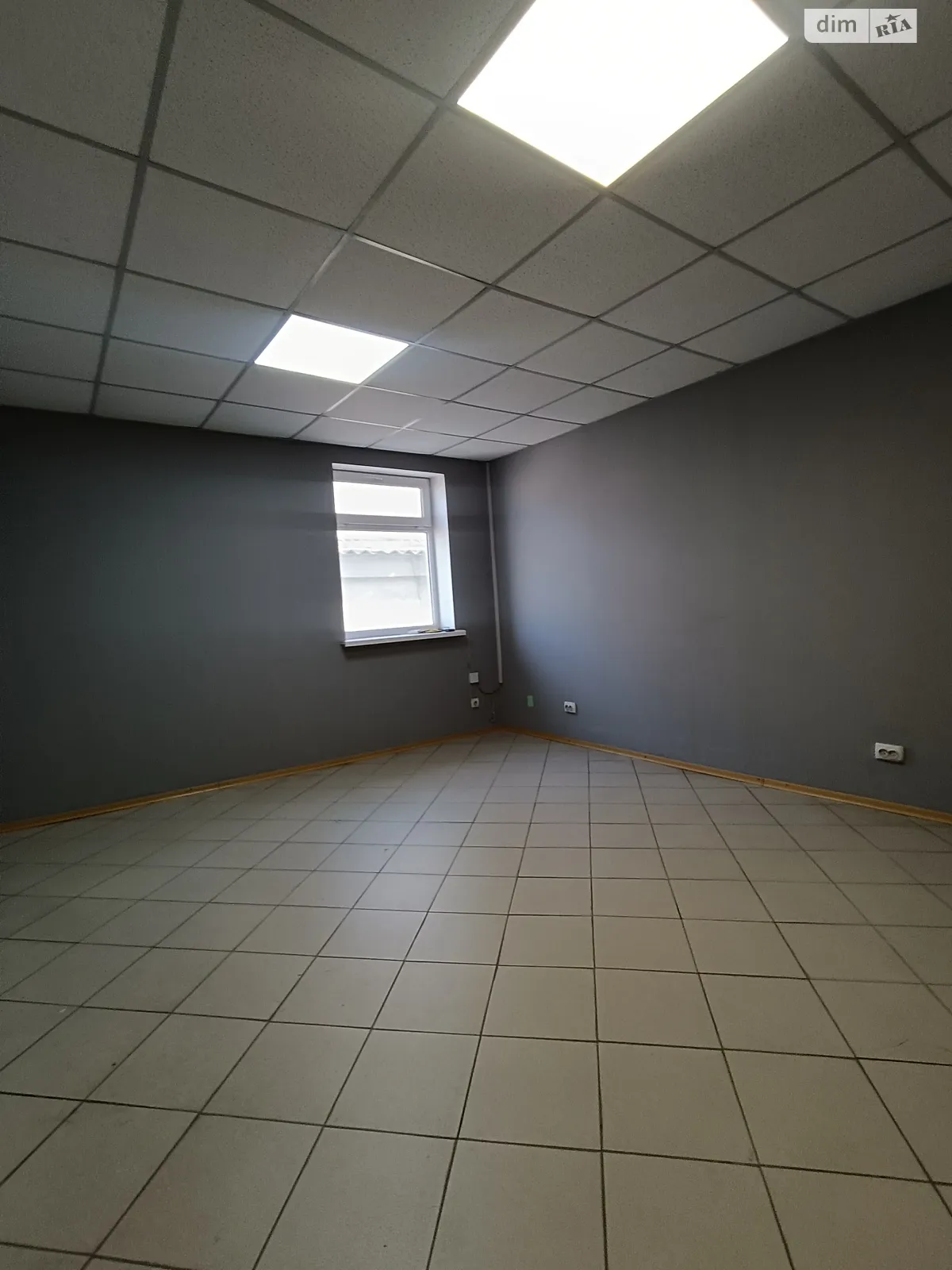 Сдается в аренду офис 20 кв. м в бизнес-центре, цена: 3000 грн - фото 1