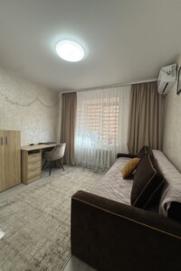 Продаж квартири, Рівне, р‑н. Північний, Коновальця Євгена вулиця, буд. 3