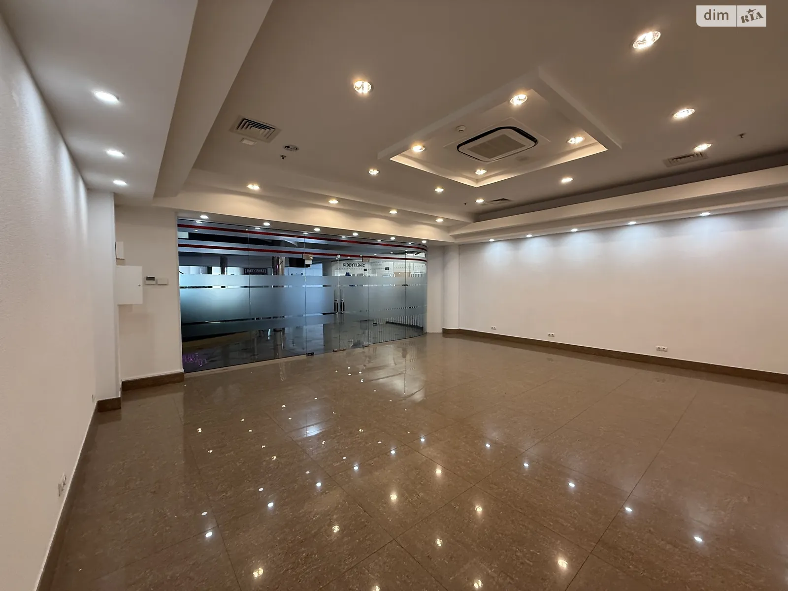 Сдается в аренду офис 55 кв. м в бизнес-центре, цена: 28600 грн - фото 1