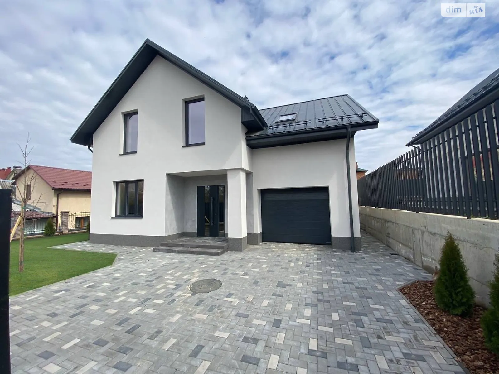 Продается дом на 2 этажа 160 кв. м с беседкой, цена: 280000 $ - фото 1