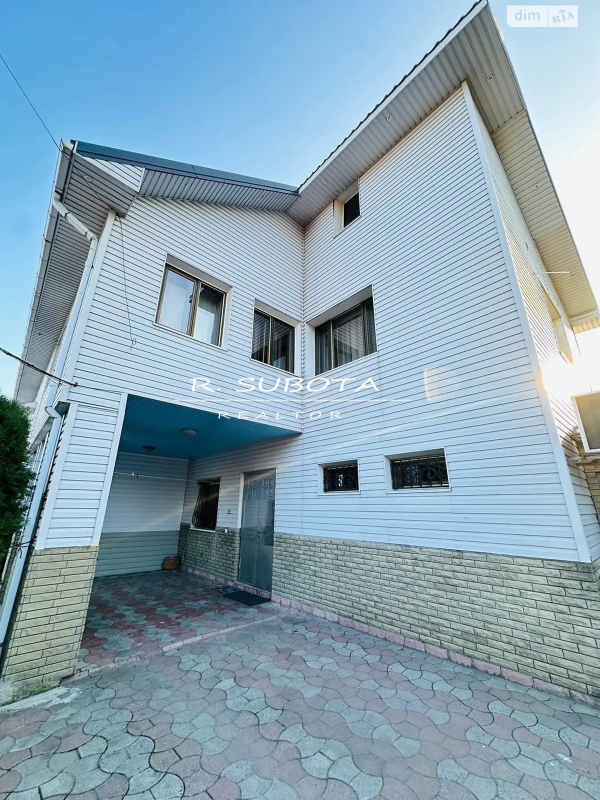 Сдается в аренду дом на 2 этажа 280 кв. м с мансардой, цена: 1200 $ - фото 1