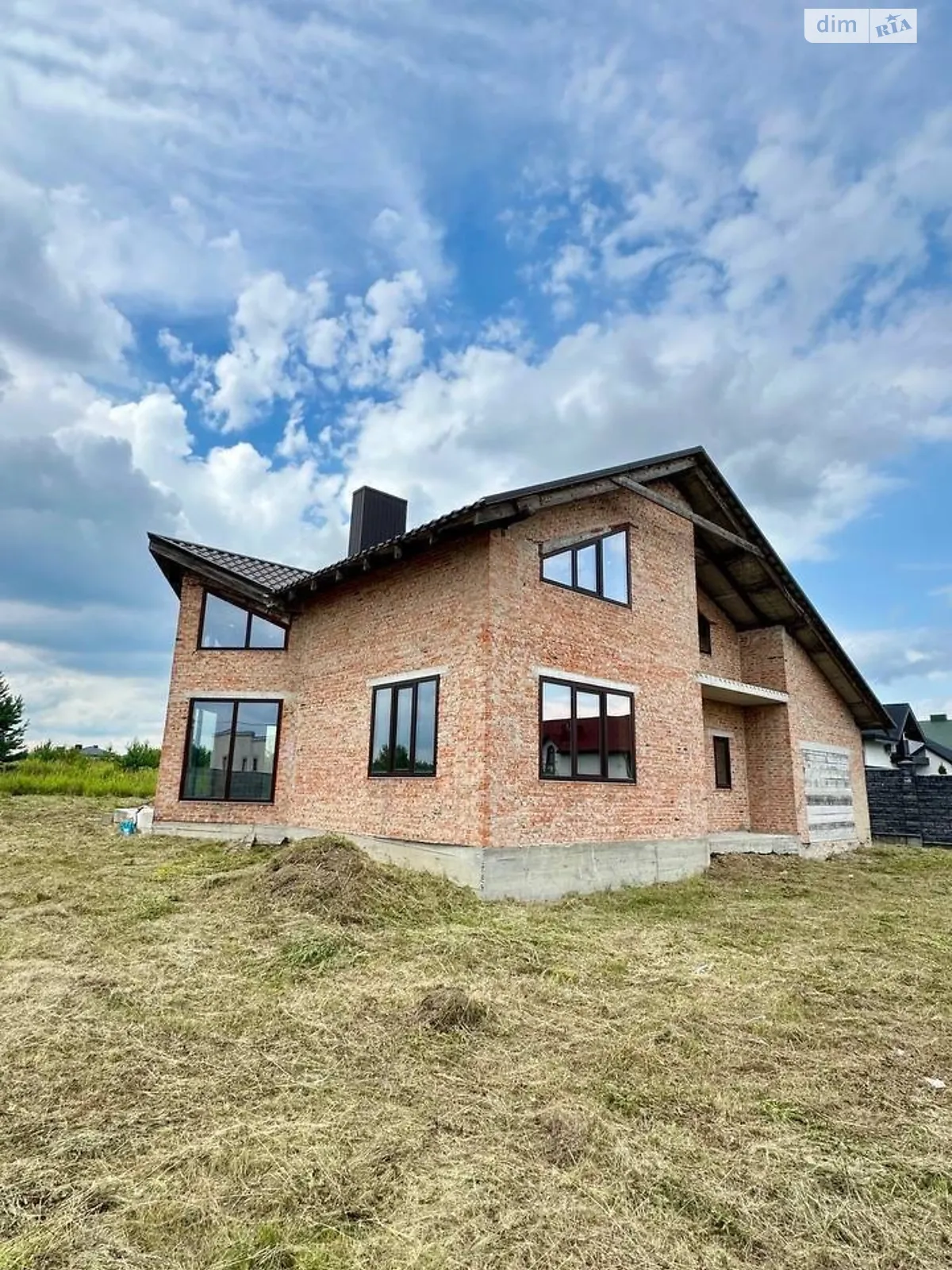 Продается дом на 2 этажа 218 кв. м с бассейном, цена: 155000 $ - фото 1