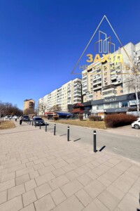 Продаж квартири, Луцьк, р‑н. 40 мікрорайон, Соборності проспект, буд. 16