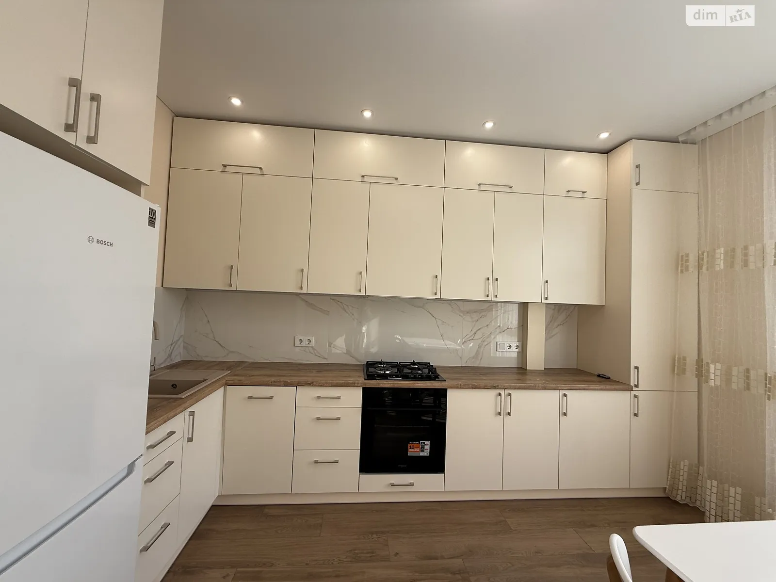 Здається в оренду 1-кімнатна квартира 46 кв. м у Ужгороді, вул. Іштвана Сечені - фото 1