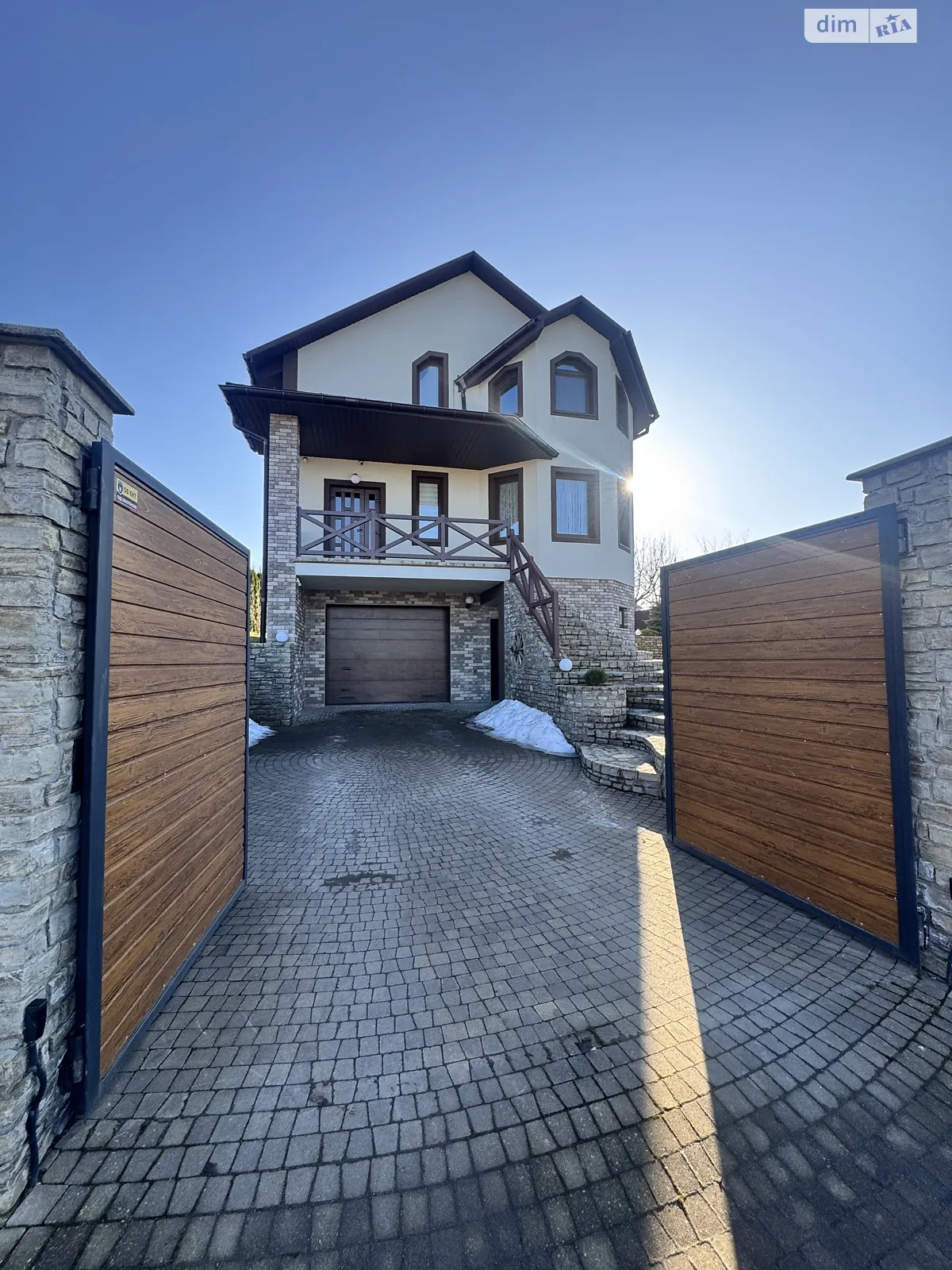 Сдается в аренду дом на 2 этажа 140 кв. м с мансардой, цена: 1500 $ - фото 1