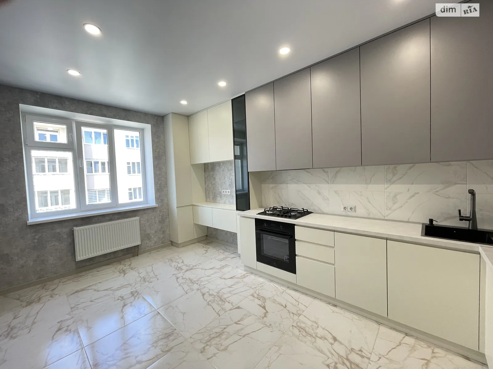 Продается 1-комнатная квартира 44 кв. м в Хмельницком, ул. Кармелюка, 3/3 - фото 1