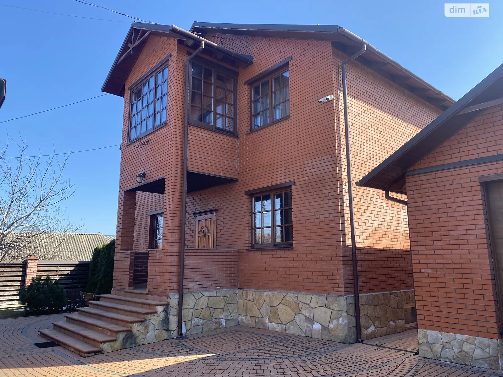 Продается дом на 2 этажа 260.2 кв. м с подвалом, цена: 250000 $ - фото 1