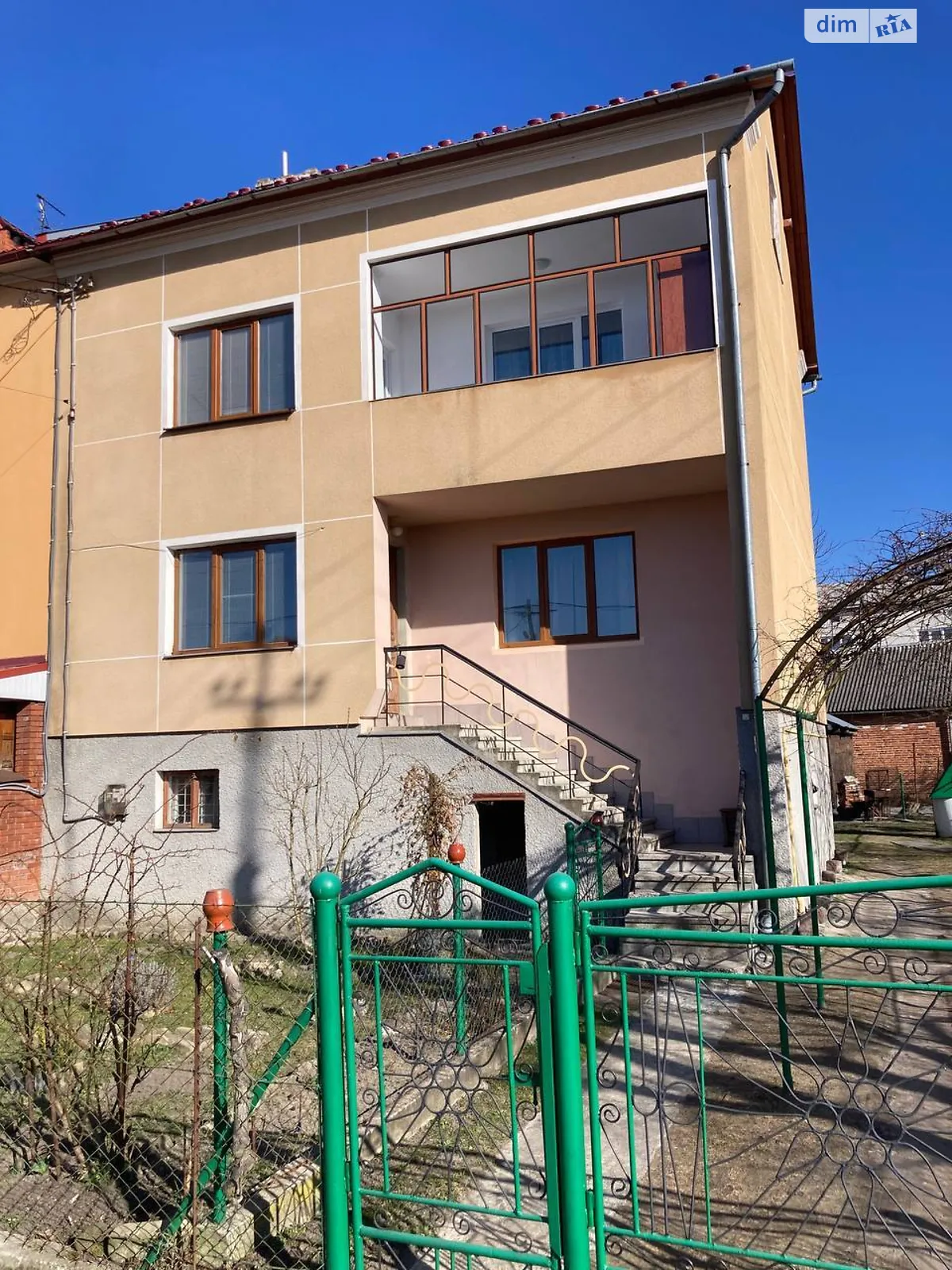 Продается дом на 3 этажа 180 кв. м с террасой, цена: 240000 $ - фото 1