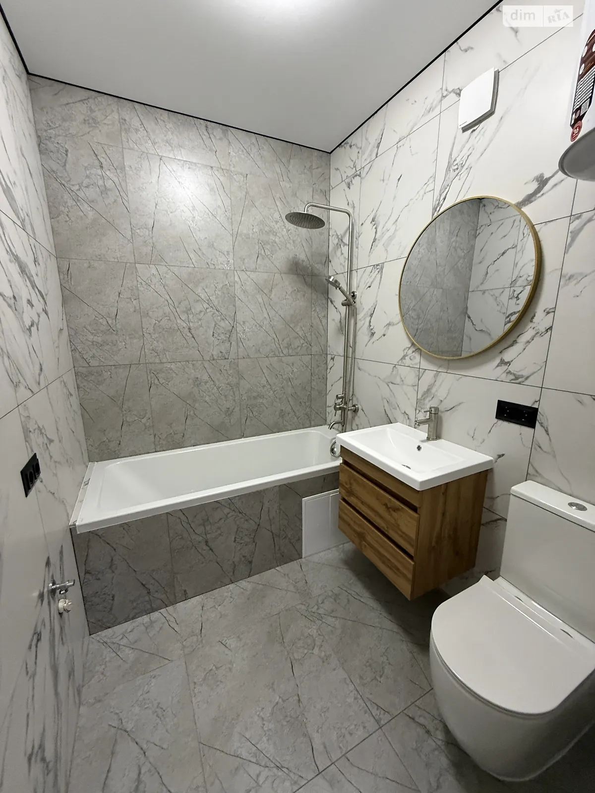 Продается 1-комнатная квартира 30 кв. м в Гостомеле, ул. Молодежная, 11/6 - фото 1