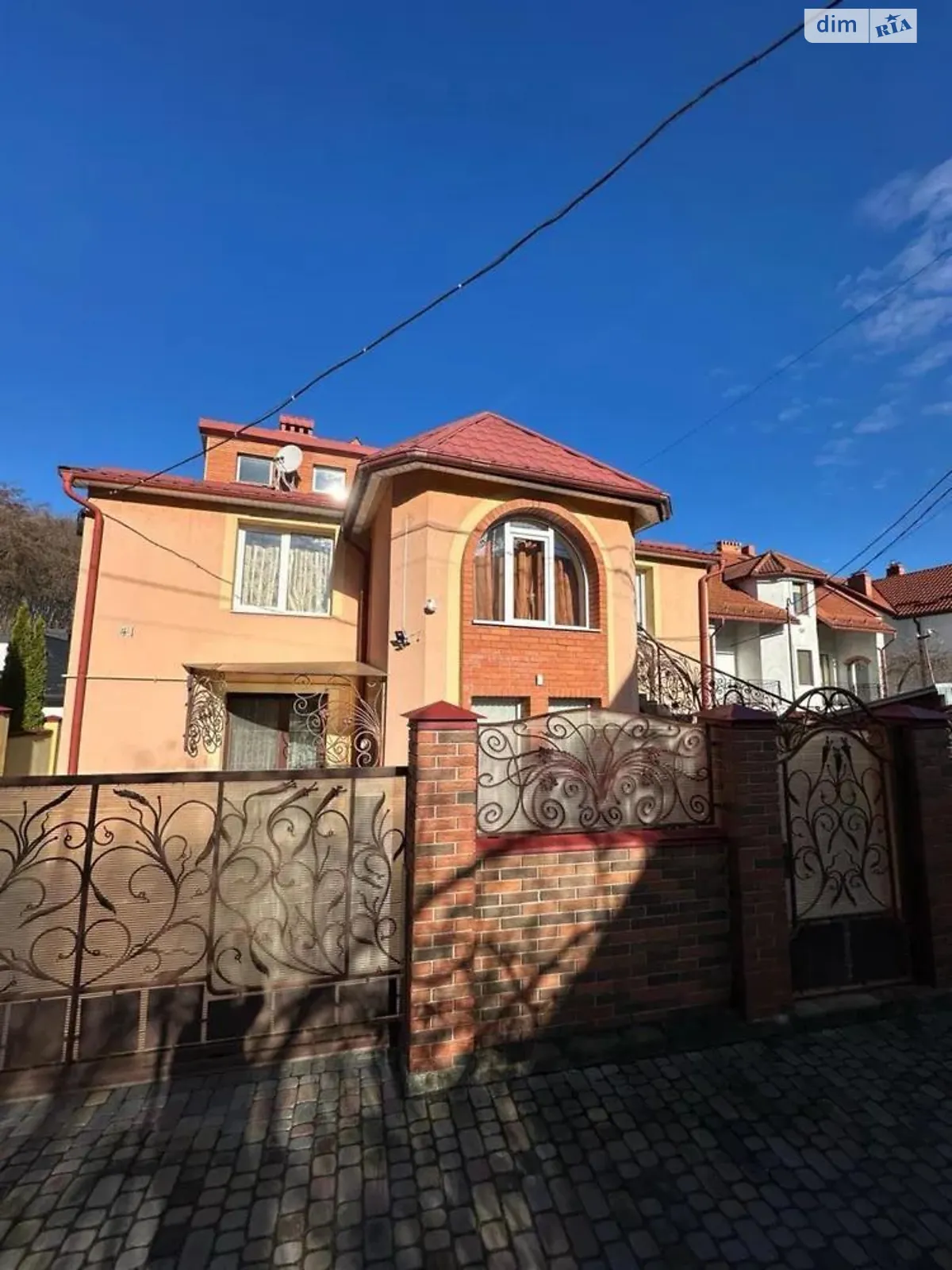 Продается дом на 3 этажа 374.2 кв. м с садом, цена: 412500 $ - фото 1