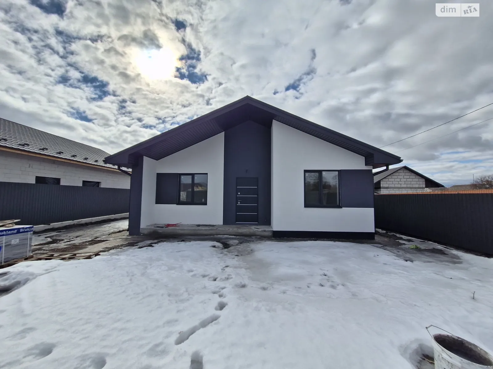 Продается одноэтажный дом 90 кв. м с камином, цена: 95000 $ - фото 1