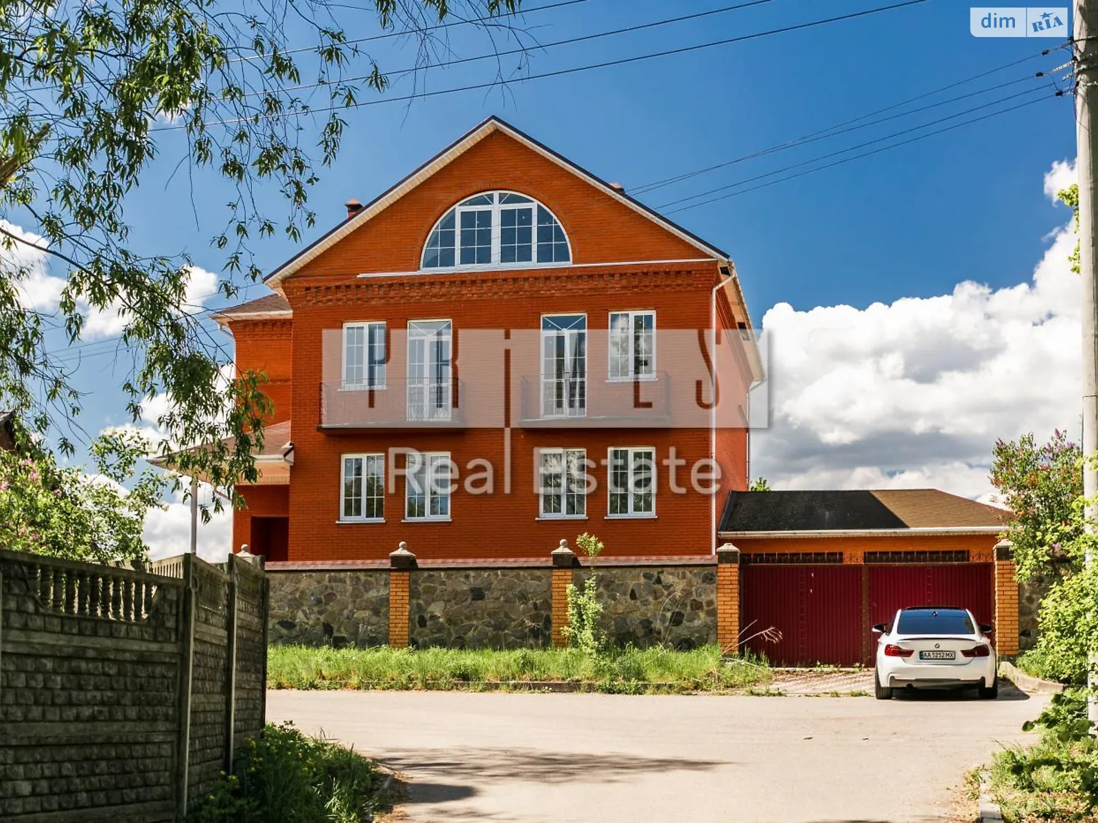 Продается дом на 3 этажа 295 кв. м с беседкой, цена: 155000 $ - фото 1