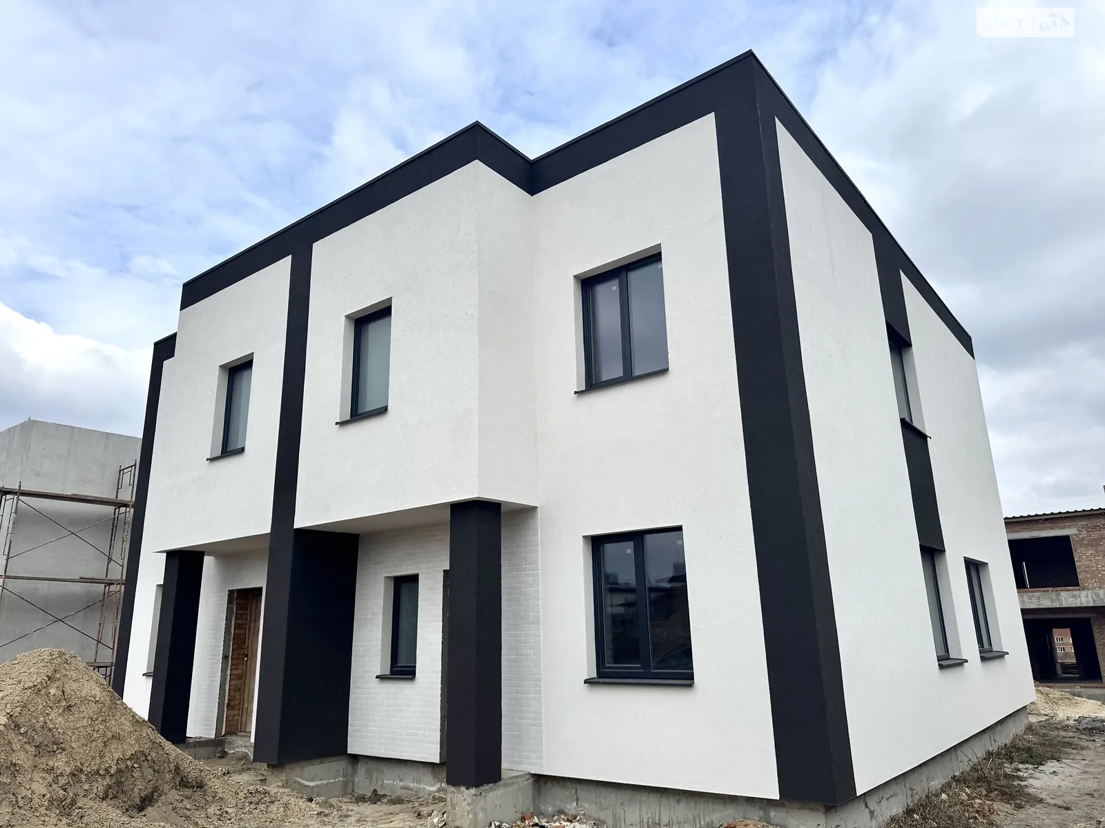 мас. Макарова Ювилейный Ровно, цена: 75000 $ - фото 1