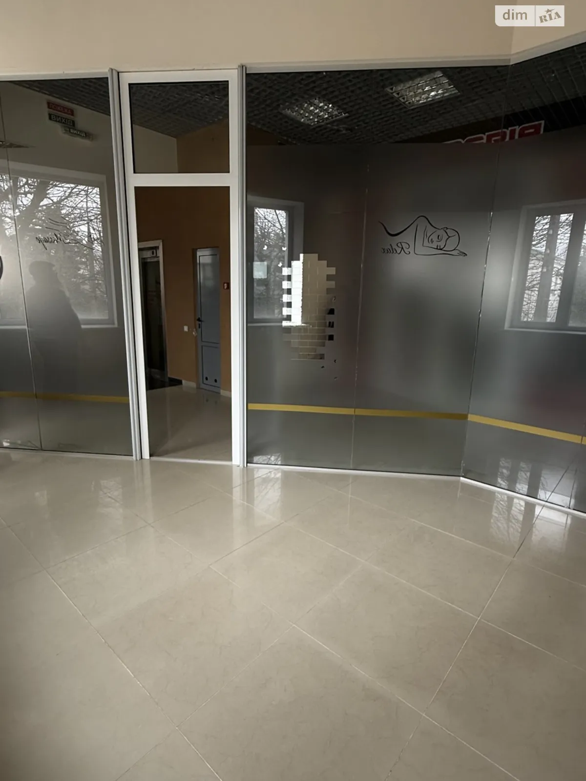 Сдается в аренду офис 14 кв. м в бизнес-центре, цена: 4000 грн - фото 1