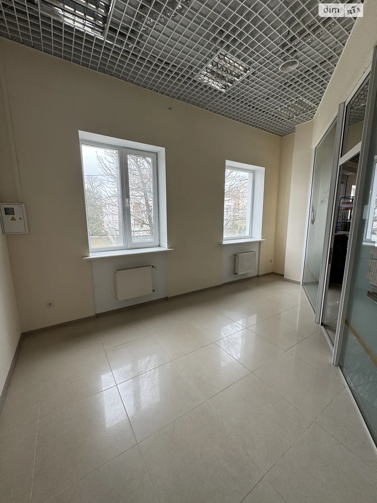 Сдается в аренду офис 14 кв. м в бизнес-центре, цена: 4000 грн - фото 1