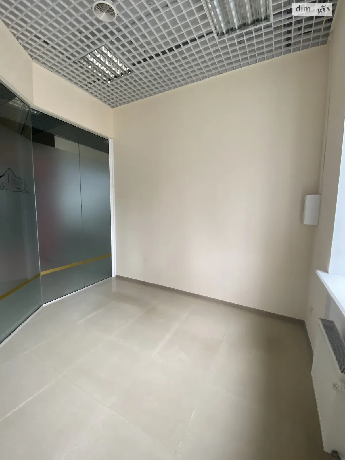 Сдается в аренду офис 14 кв. м в бизнес-центре, цена: 4000 грн - фото 1