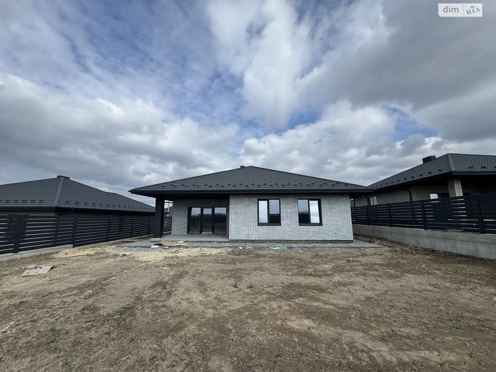 Продается одноэтажный дом 130 кв. м с бассейном, цена: 110000 $ - фото 1