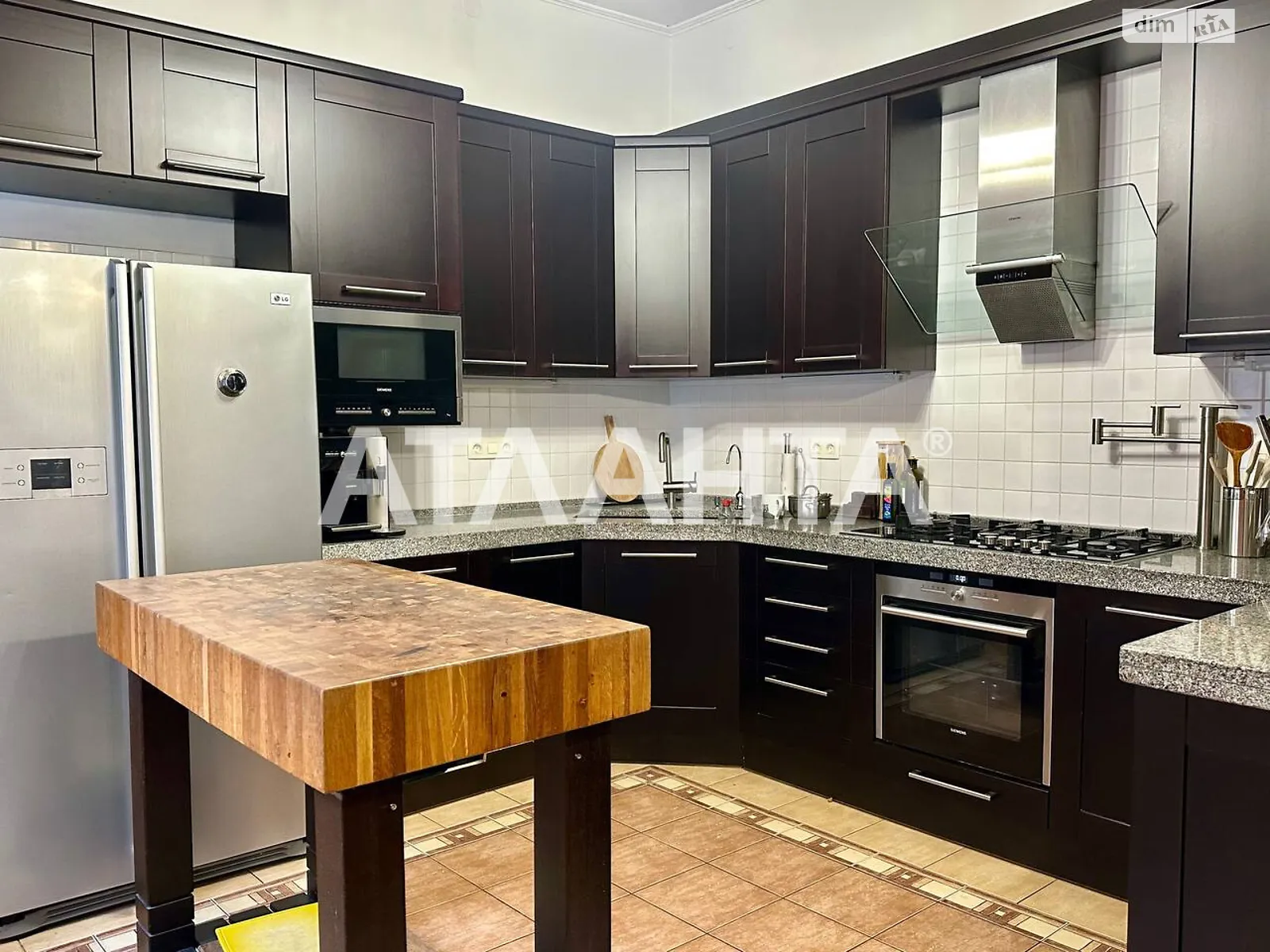 Продается дом на 2 этажа 523 кв. м с участком, цена: 1600000 $ - фото 1